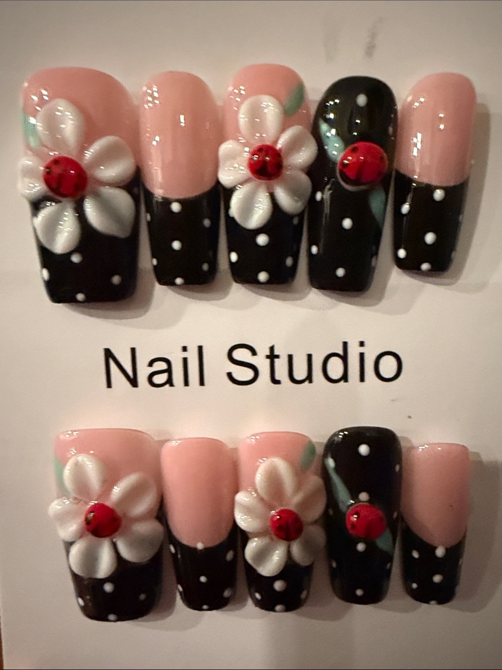 White & Black Polka Dot 3D Daisy handmade acrylic Press-On Nails